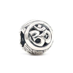 Saying "Om” - Image 3