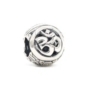 Saying "Om” 6 charm silverbead SayingOm praan 1B0023