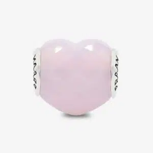 The color that many people like the sunrise is sweet but hides his fascination in the atmosphere when the sun hits the chasing pink clouds of romantic purple shades.